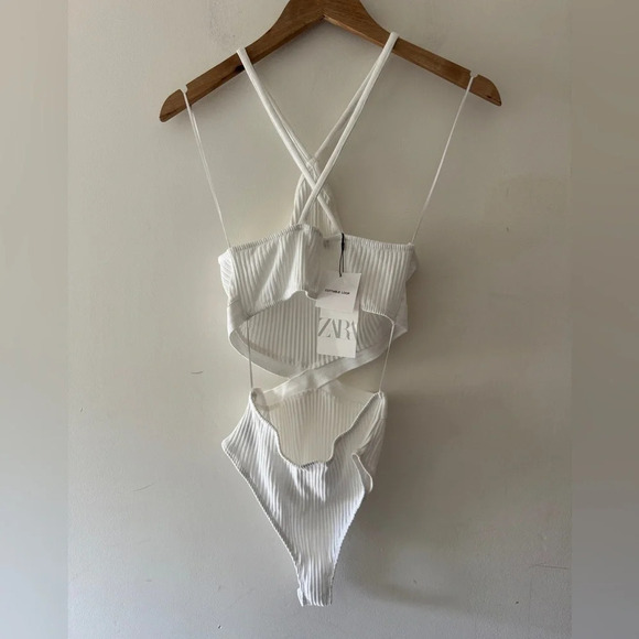 NEW! Zara White Cut Out Halter Ribbed Bodysuit - Picture 4 of 8